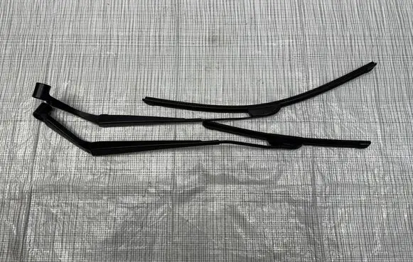 Nissan Navara D23 Front wiper blade arm
