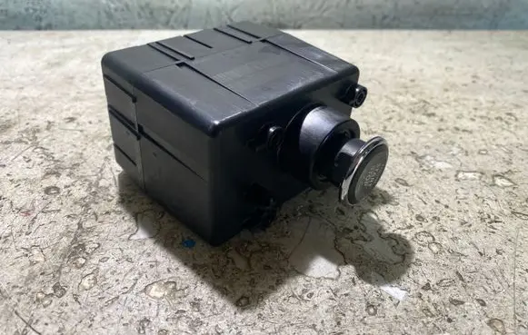 Dodge Challenger Engine start stop button switch P68064958AC T0000230920310
