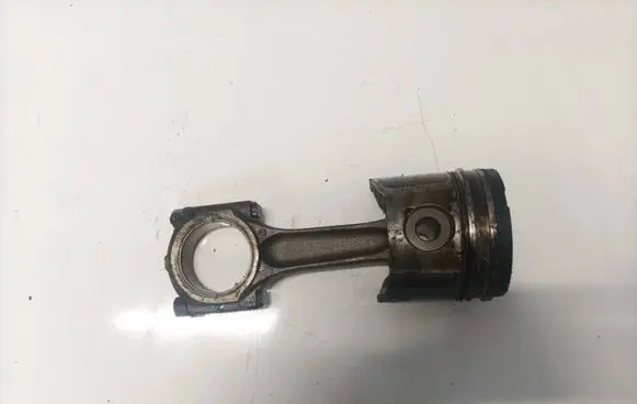 Citroen Berlingo Piston with connecting rod 085171
