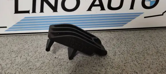 BMW 5 E39 Radiator mount bracket 17112247896