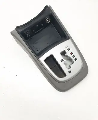 Hyundai Santa Fe Gear shifter surround trim plastic 846512B700