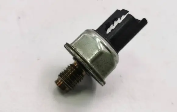 Renault Kadjar Fuel pressure sensor 1527854643 05P06801