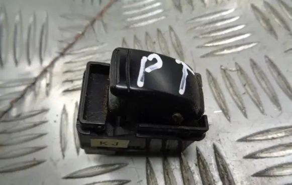 Chevrolet Lacetti Quarter vent window switch 621W04790