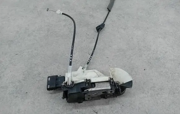 Peugeot 308 Front door lock 567148