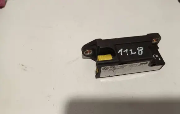 Volkswagen PASSAT B5 Airbag deployment crash/impact sensor 1J0909606N 5WK41910