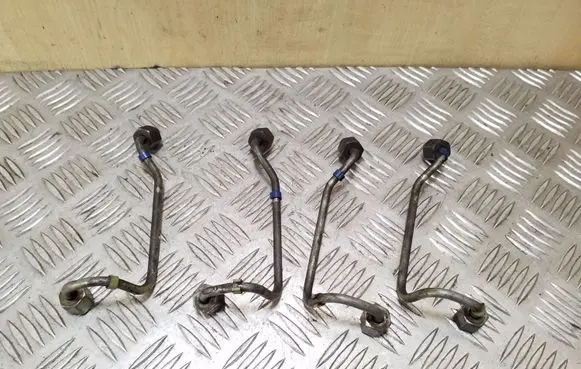 Ford Mondeo Mk III Fuel injector supply line/pipe 