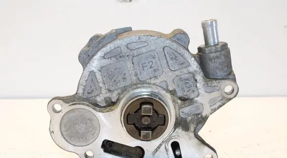 Volkswagen PASSAT B7 Vacuum pump 03L145100F