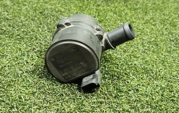 Renault Master III Water pump 392023219