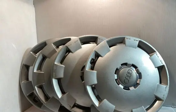 Audi A6 S6 C5 4B R16 wheel hub/cap/trim 8P0601147A