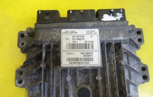 Renault Megane III Engine control unit/module 237100120R 237100627R