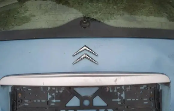 Citroen C3 Trunk door license plate light bar 