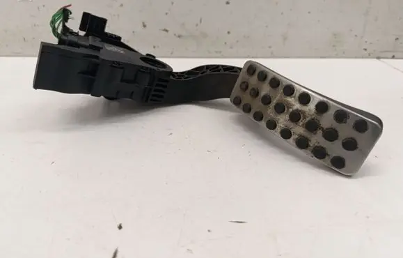 Mercedes-Benz GLA W156 Accelerator throttle pedal A2463001904