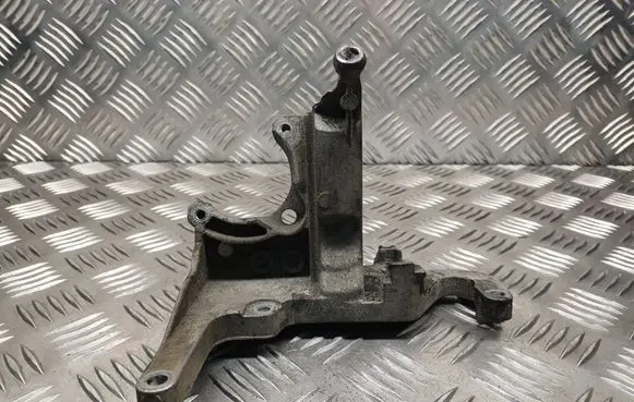 Ford Focus Intercooler pipe mounting bracket AV6Q9B470BB