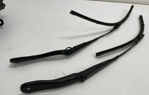 Mini Cooper Countryman F60 Front wiper blade arm 7428078 7428077