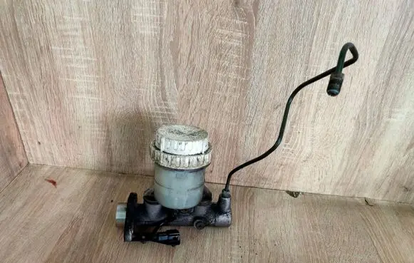 Mitsubishi Pajero Sport I Power steering fluid tank/reservoir