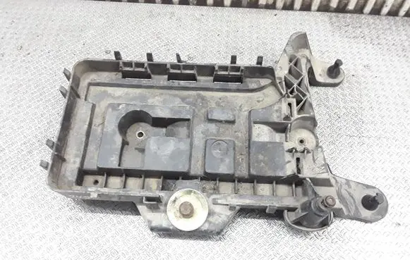 Volkswagen Touran I Battery tray 1K0915333B