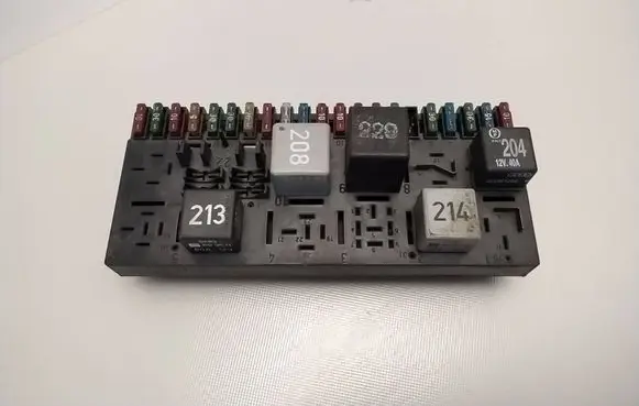 Audi A4 S4 B5 8D Fuse box set 443941822B