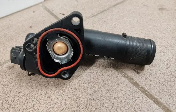 Nissan Note (E11) Thermostat/thermostat housing 