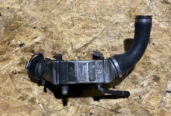 BMW 5 F10 F11 Intercooler radiator 7575404 P3425004