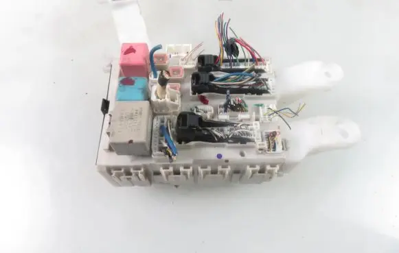Toyota Auris 150 Central body control module 8273012220