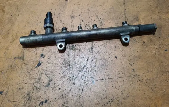 Renault Espace - Grand espace IV Fuel distributor 066686L4 8200347176 0445214024