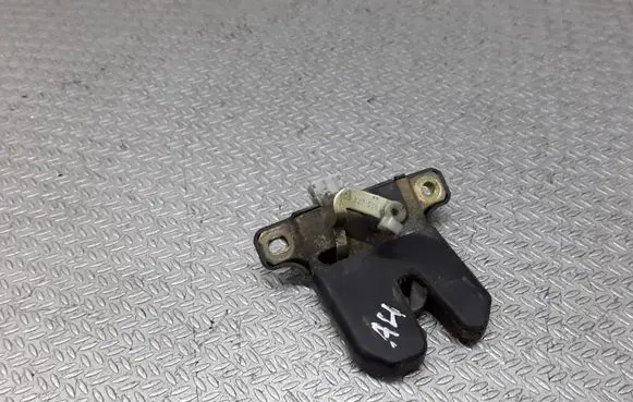 Audi A4 S4 B5 8D Tailgate/trunk/boot lock/catch/latch 8D5827505