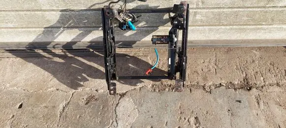 Ford Mondeo Mk III Driver seat console base 4057090 5719010 FASCO