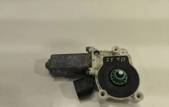 BMW X5M E70 Front door window regulator motor 7267691 927613L0 0820123820