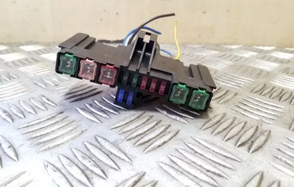 Suzuki Grand Vitara II Fuse module