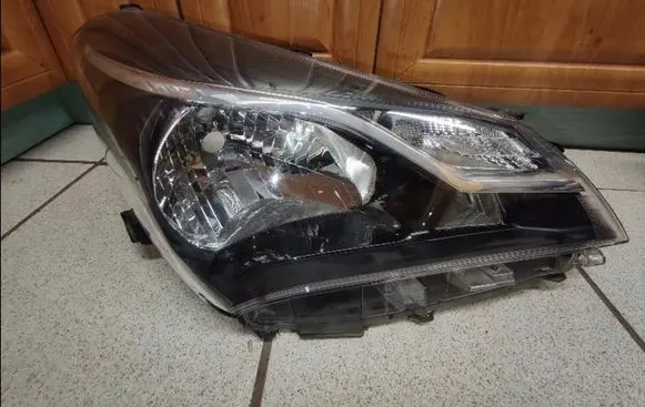 Toyota Yaris Headlight/headlamp