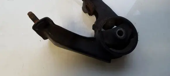 Toyota Corolla Verso E121 Engine mount bracket