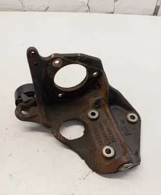Volkswagen Transporter - Caravelle T4 Engine mounting bracket 074130147C 03103