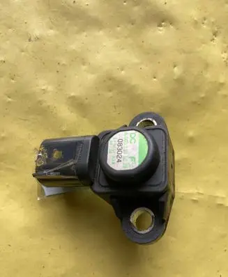 Mercedes-Benz A W169 Air pressure sensor A0051535028