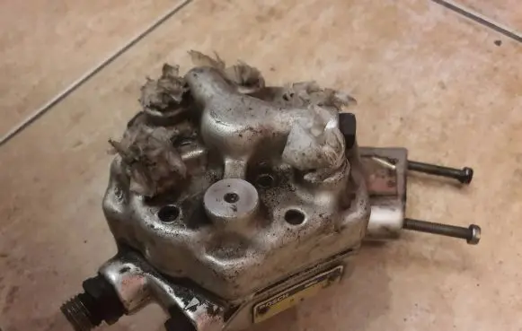 Audi 80 90 B3 Fuel distributor 0438101005 80397