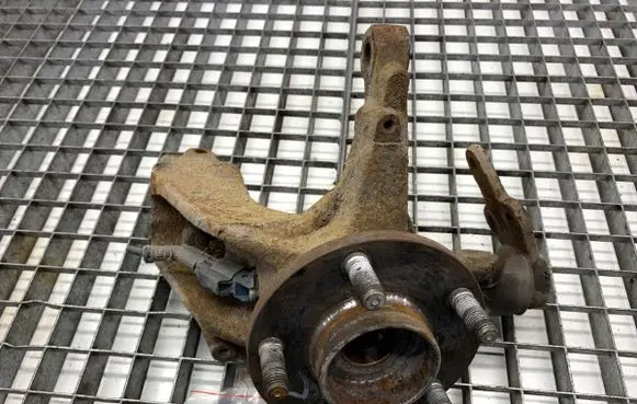 Front wheel hub spindle knuckle