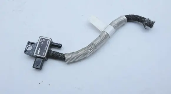 BMW 1 F20 F21 Exhaust gas pressure sensor 8570686