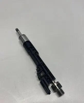 BMW M4 F82 F83 Fuel injector 0261500186 PA6635GF