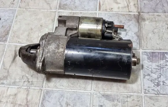 Mercedes-Benz A W168 Starter motor 0051511601 0001115008