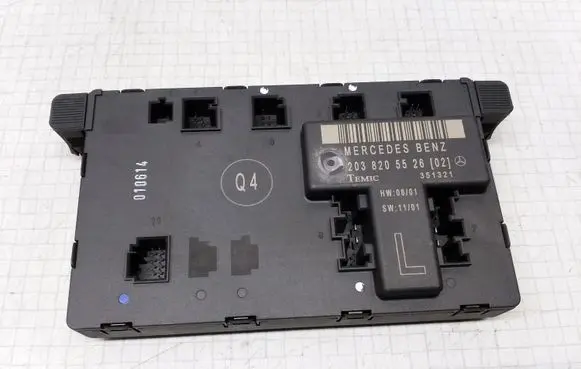 Mercedes-Benz C AMG W203 Door control unit/module 2038205526