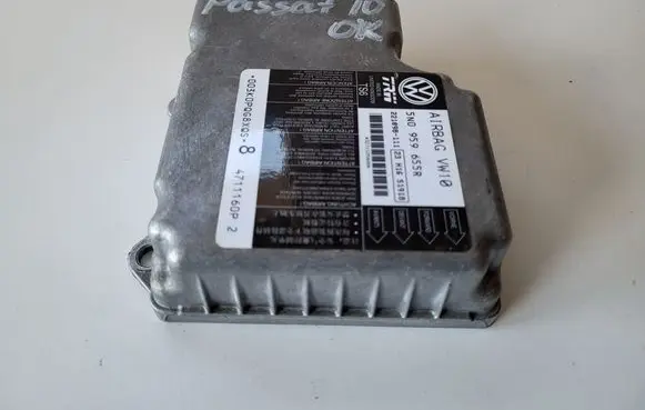 Volkswagen PASSAT B7 Airbag control unit/module