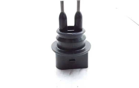 Volkswagen PASSAT B5 Windshield washer fluid level sensor 7M0919376 95VW17K656AA