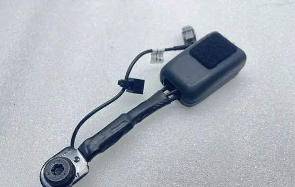 Tesla Model Y Front seatbelt buckle 1090323E1B
