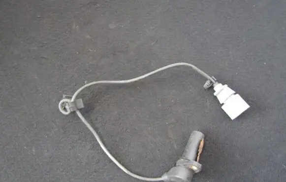 Volkswagen Golf V Crankshaft position sensor 038907319D