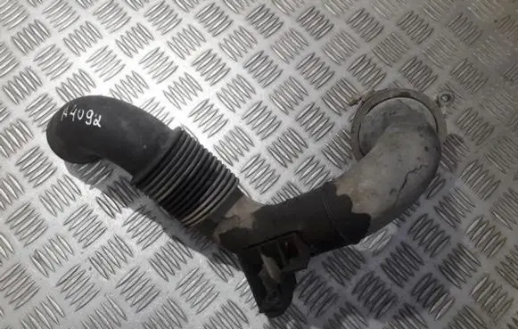 Audi A8 S8 D3 4E Air intake hose/pipe 057129609c