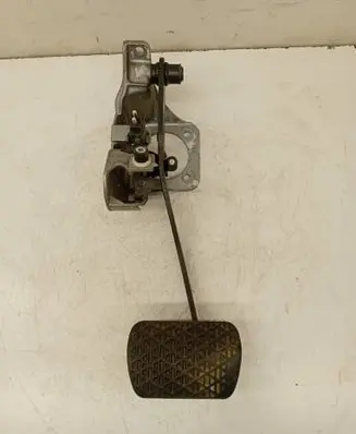 Mercedes-Benz E W124 Brake pedal 1242901019