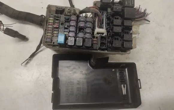 Audi A6 S6 C5 4B Fuse module C23566760