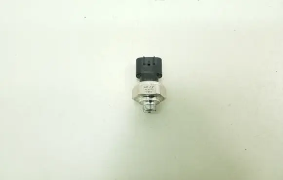 Toyota RAV 4 (XA40) Air conditioning (A/C) pressure sensor 8871933020
