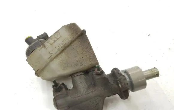 Renault Kangoo I Master brake cylinder 7700417649