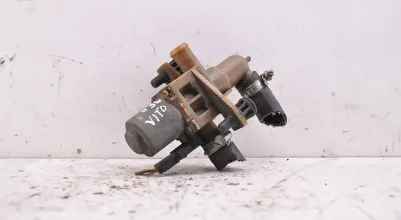 Mercedes-Benz Vito Viano W639 Coolant heater control valve 0018300684