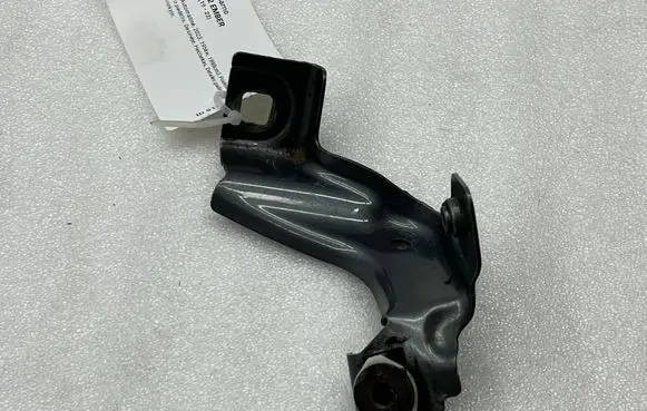 BMW 1 F40 Fender mounting bracket 7450381